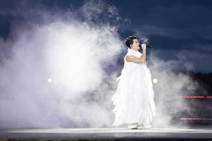 Quốc Thiên trong đêm live concert ở Đà Lạt. 