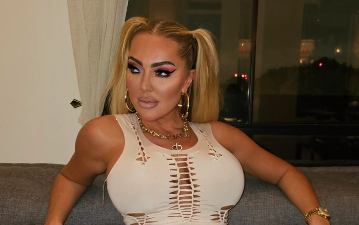 Người mẫu U50 chi 240 triệu dao kéo để gây ấn tượng với 'hồng hài nhi' Ảnh 2