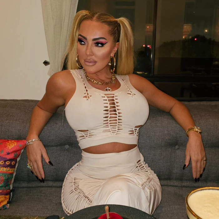 Nữ người mẫu Aisleyne Horgan-Wallace chi đậm để cải thiện ngoại hình trẻ trung hơn khi yêu bạn trai kém 16 tuổi. 