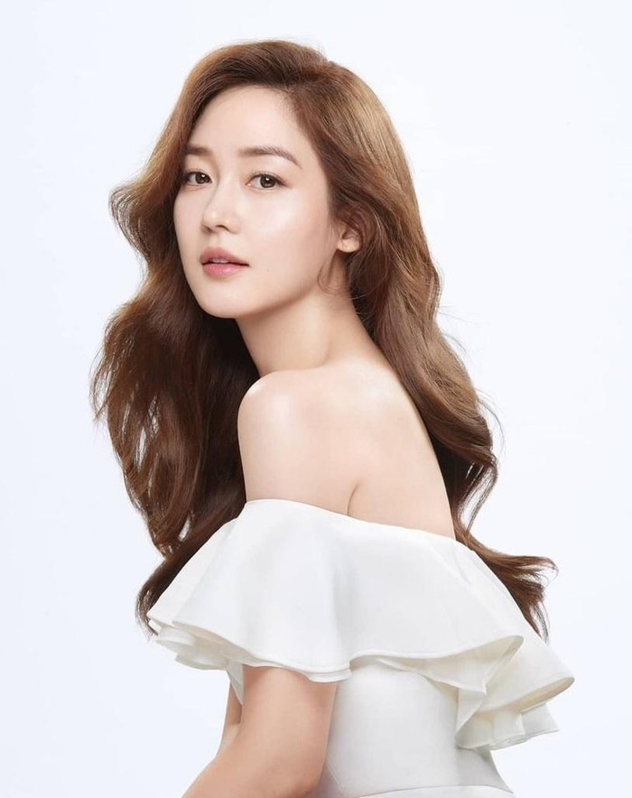 Sung Yuri từng là ca sĩ trước khi chuyển hướng đóng phim. 