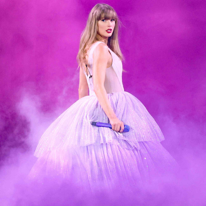 Cậu bé 11 tuổi ngồi xe lăn đến xem The Eras Tour, được mẹ của Taylor Swift dành điều bất ngờ Ảnh 8