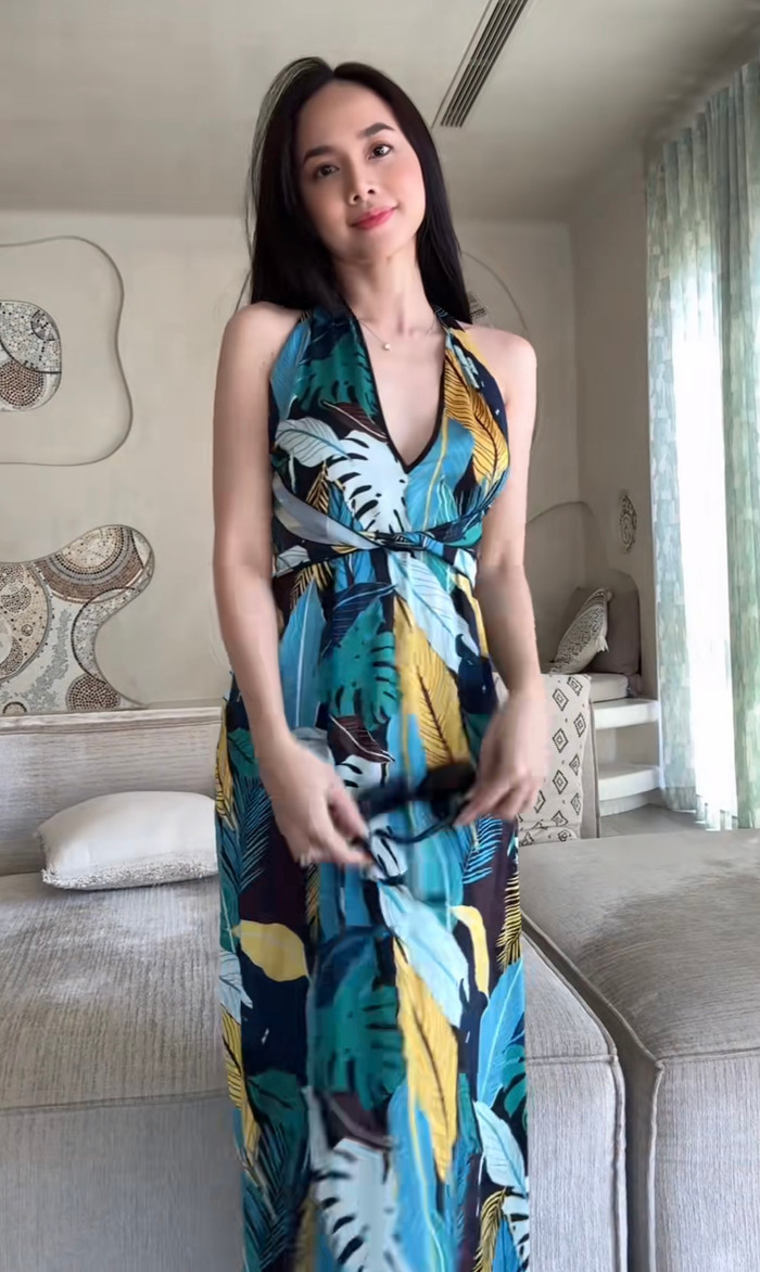 Bí quyết để Đinh Ngọc Diệp luôn giữ được ngoại hình trẻ trung là nhờ vào việc chọn lựa trang phục có màu sắc tươi sáng, thiết kế phù hợp với vóc dáng. Bên cạnh đó, nữ diễn viên cũng ưu tiên trang điểm nhẹ nhàng thay vì sử dụng nhiều mỹ phẩm trên gương mặt. 