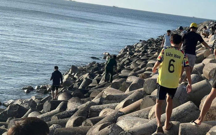 Phát hiện thi thể trôi dạt vào biển Phú Quý, nghi là du khách mất tích khi chèo SUP Ảnh 2