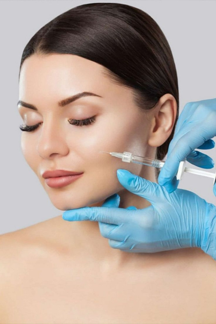 Chất làm đầy (filler) là giải pháp lý tưởng để bổ sung thể tích ở các vùng như má, cằm, môi hay dưới mắt.