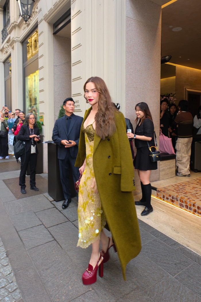 Hồ Ngọc Hà giữ vững phong độ khi đi sự kiện ở trời Tây. Ảnh: FBNV