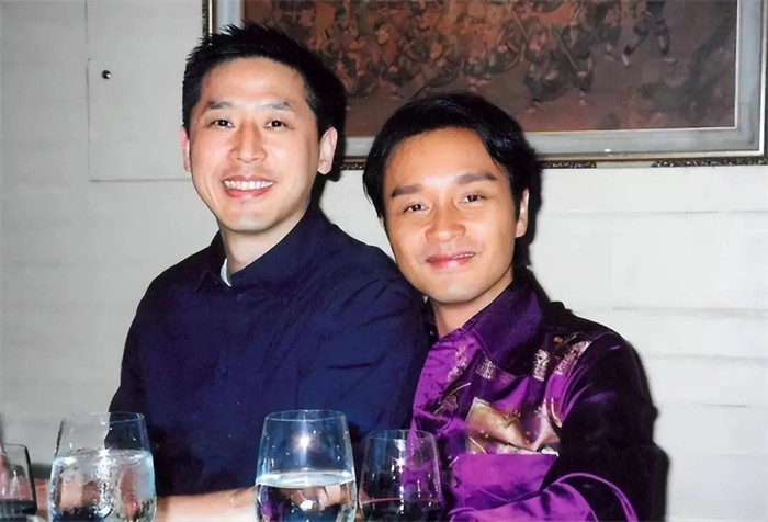 Giờ mọi động thái của Đường Hạc Đức đều khiến công chúng phẫn nộ.