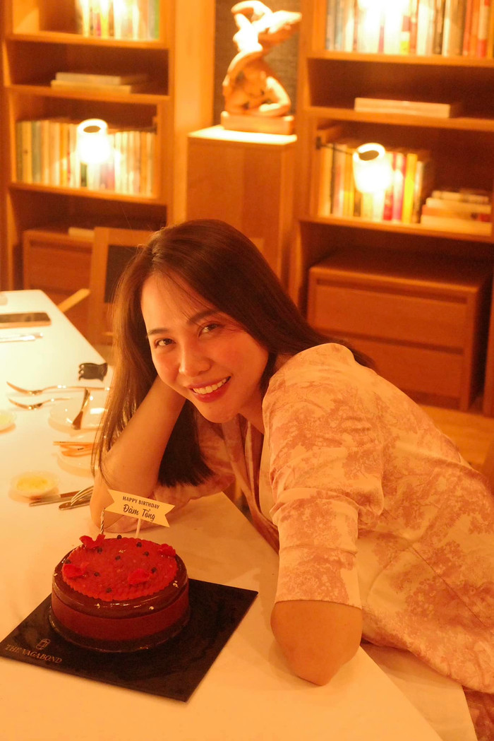 Đàm Thu Trang khoe ảnh sinh nhật bên hội chị em thân thiết trong chuyến du lịch nghỉ dưỡng. (Ảnh FBNV)