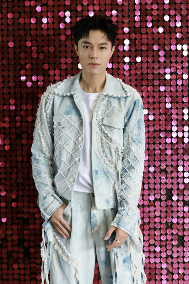 Tuy nhiên, ngay sau đó Phan Đạt phủ nhận anh không nói xấu đồng nghiệp vợ. (Ảnh fBNV)