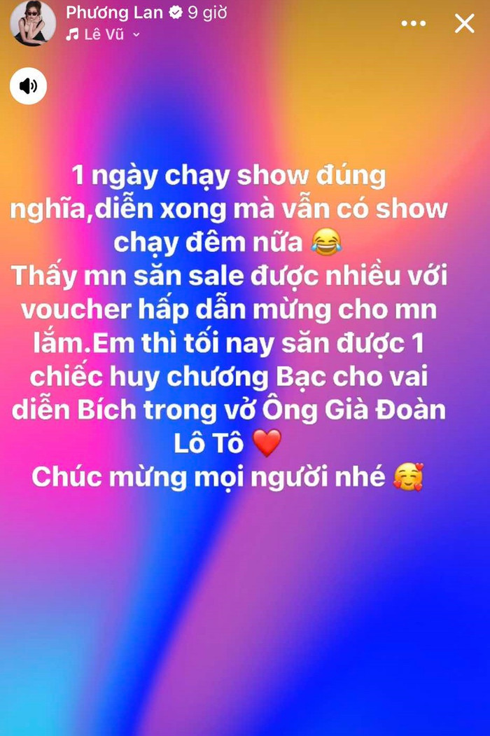 Nữ diễn viên khoe tin vui khi nhận được huy chương bạc cho vai diễn sân khấu. (Ảnh chụp màn hình FBNV)