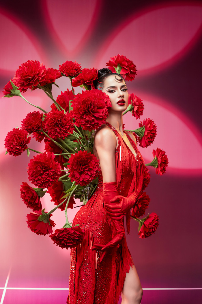 Tạo hình ấn tượng, đẹp mắt của Emma Lê tại đêm thi Cuộc Chiến Hoa Thần.