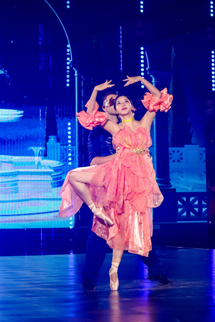 Người đẹp đến từ Hàn Quốc phát huy thế mạnh về balett. 