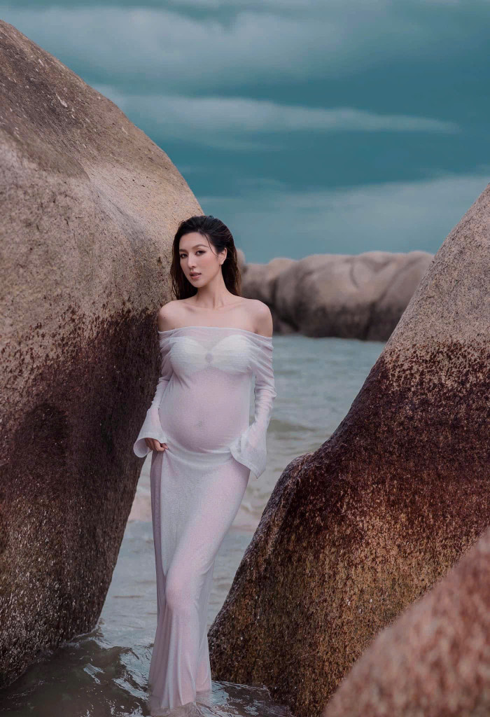 Tuệ Như chuộng phong cách nóng bỏng, quyến rũ. Ảnh: FBNV