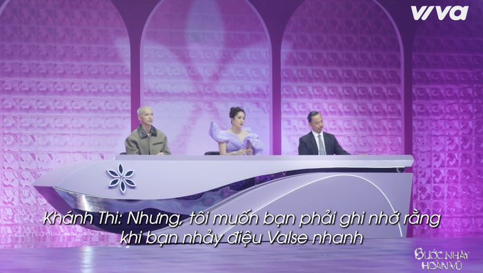 Bộ ba 'cầm cân nảy mực' tại tập 2 của Bước Nhảy Hoàn Vũ gồm Khánh Thi, Chí Anh và S.T Sơn Thạch. Đây đều là những người có bề dày kinh nghiệm và loạt thành tích ấn tượng của bộ môn dancesport.