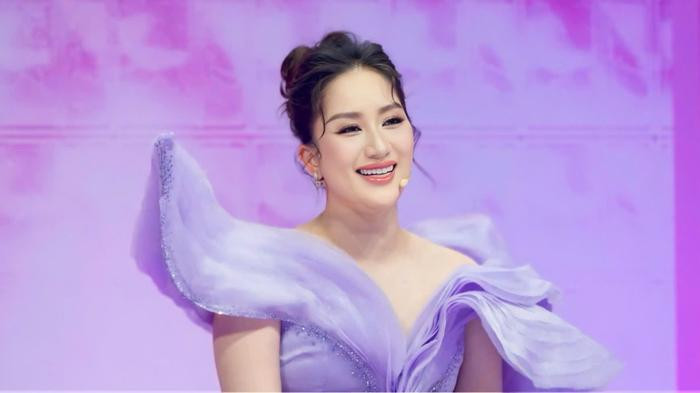 'Nữ hoàng dancesport' Khánh Thi xuất hiện ở Bước Nhảy Hoàn Vũ 2024 đã trở thành chủ đề được quan tâm từ cuối tuần qua.