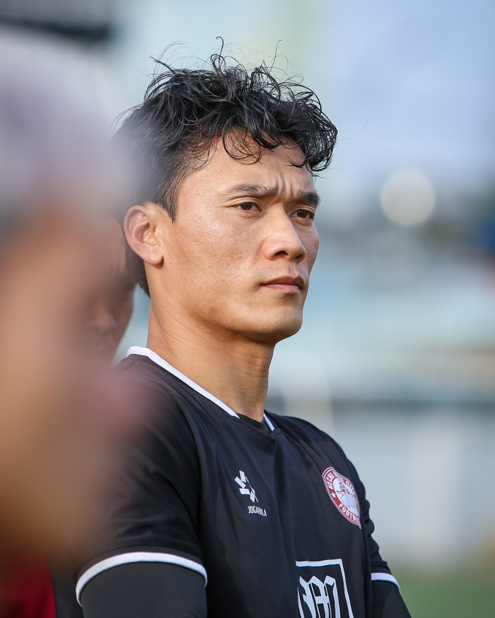 Thủ môn Bùi Tiến Dũng liên tiếp trải qua những ngày dự bị trong màu áo CLB TPHCM, mọi thứ còn đi theo chiều hướng đáng quên. Ảnh: CLB TPHCM