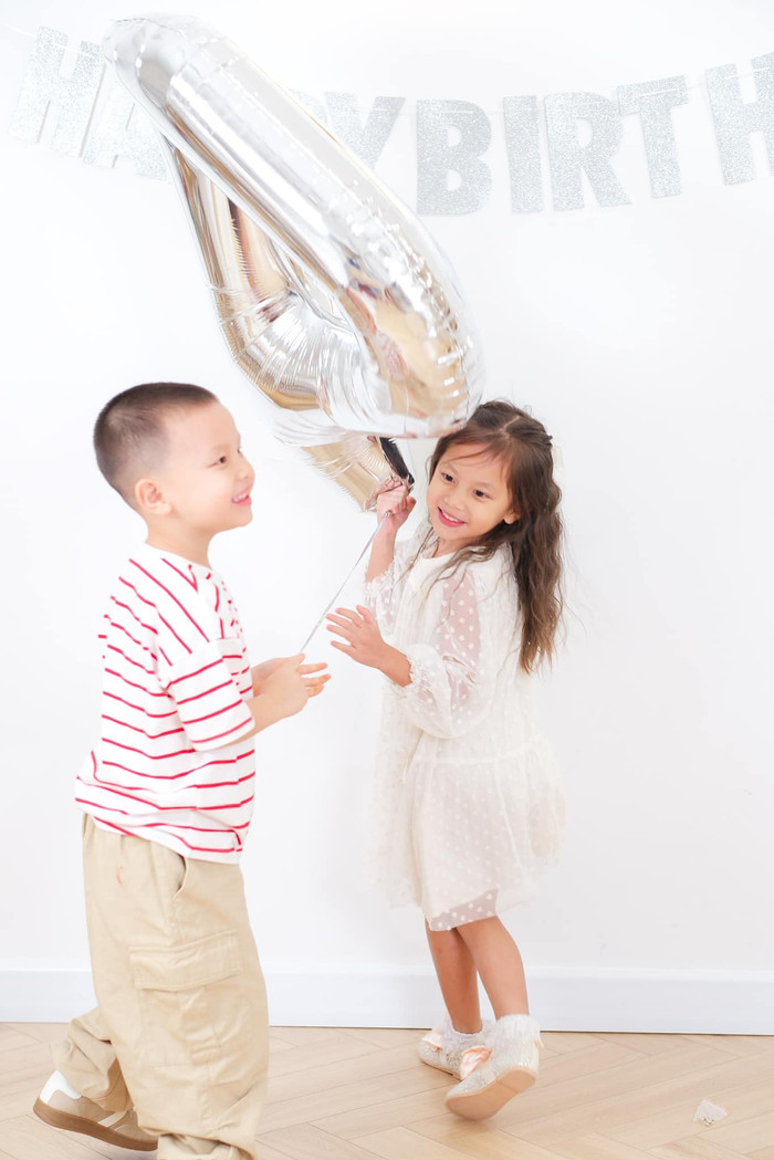 Cặp song sinh nhà Hà Hồ - Kim Lý tròn 4 tuổi Ảnh 2