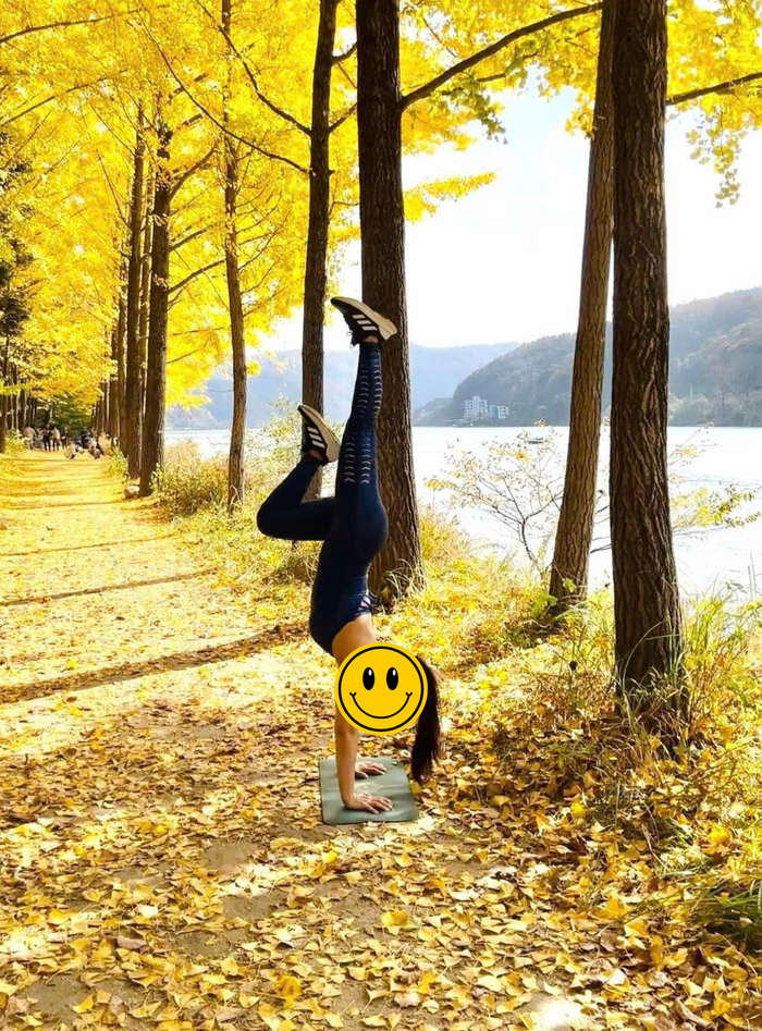 Trước đó, nữ du khách này cũng thực hiện động tác yoga tại một địa điểm khác ở Hàn Quốc.