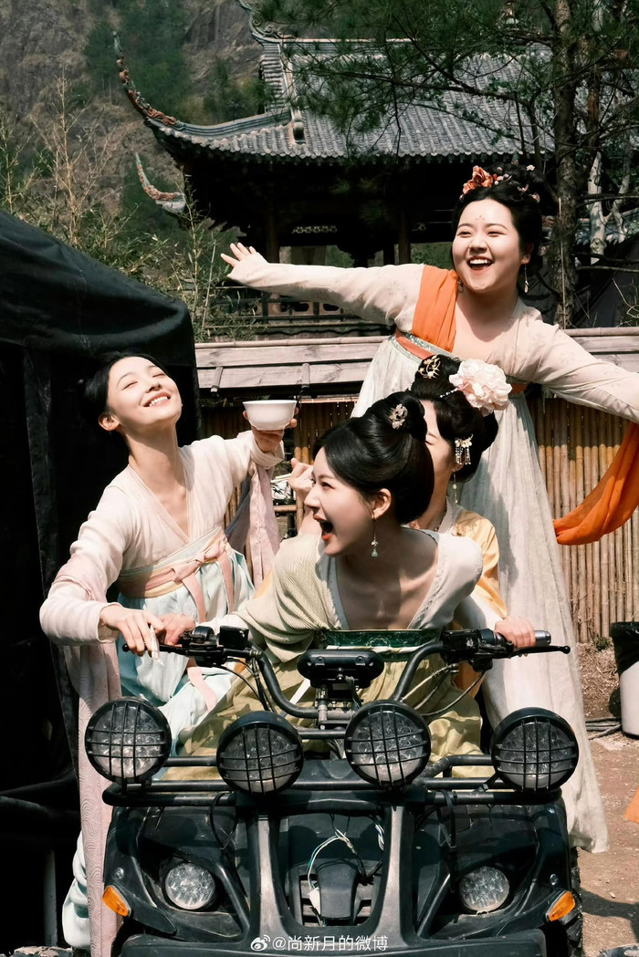 Cảnh không lên sóng trong Rèm Ngọc Châu Sa bóc trần con người thật của Triệu Lộ Tư Ảnh 2