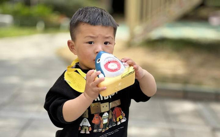 Bé trai 2 tuổi hiến tạng sau khi qua đời, người mẹ bật khóc trước món quà đặc biệt Ảnh 2