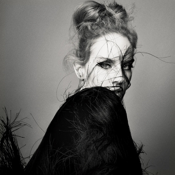 Taylor Swift là nguyên nhân khiến cô bạn thân Lana Del Rey hoãn phát hành album mới? Ảnh 1