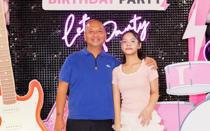 Phạm Quỳnh Anh gọi ái nữ là cô giáo, chồng cũ xuất hiện trong ngày đặc biệt của con gái Ảnh 2