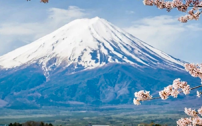 Tuyết rơi trở lại trên núi Phú Sĩ sau mùa hè nóng kỷ lục, hiện tượng hiếm 130 năm mới xuất hiện Ảnh 2