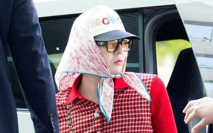 Nam ca sĩ bị chê diện quần áo như 'bà thím' Ảnh 2