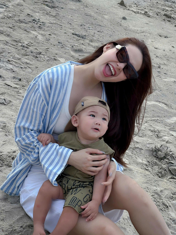 Nhóc tỳ đáng yêu nhà Minh Hằng.