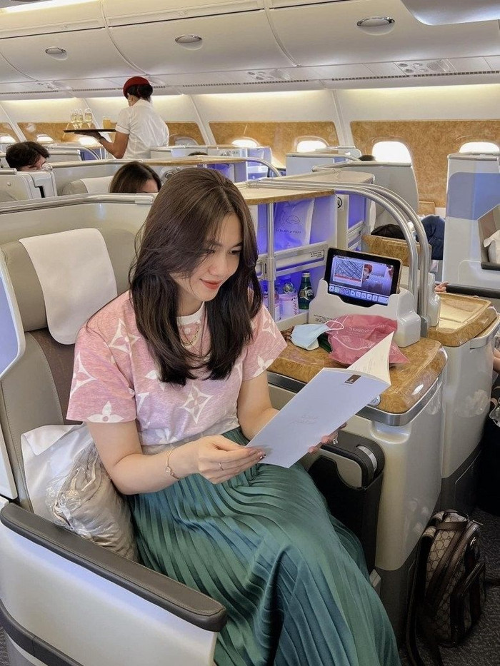 Sắc vóc của á hậu Thanh Tú sau 2 lần sinh con khiến nhiều người trầm trồ.