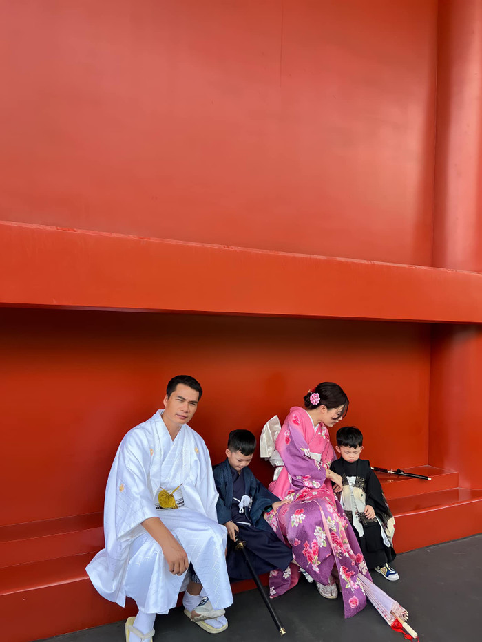 Tổ ấm viên mãn của á hậu Thanh Tú bên doanh nhân lớn hơn 16 tuổi.