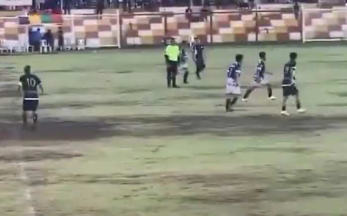 Kinh hoàng một cầu thủ tử vong ngay tại sân, 5 người bị thương do sét đánh Ảnh 2