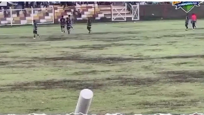 Ngoài đau thương một cầu thủ bị chết ngay tại sân, 5 người khác cũng bị thương do sét đánh. Ảnh: The Sun