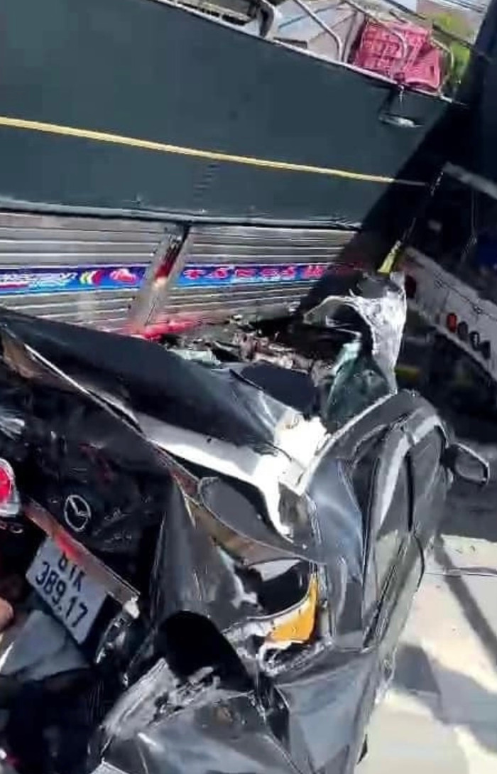 Nhiều phương tiện hư hỏng sau va chạm.