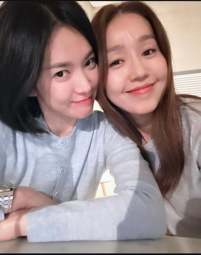 Song Hye Kyo xinh đẹp trong bộ ảnh đời thường mới.