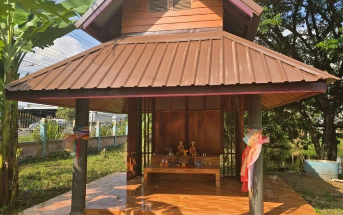 Cặp song sinh uống rượu cúng tại ngôi đền thờ, sự việc xảy ra sau đó khiến dân làng lo sợ Ảnh 2