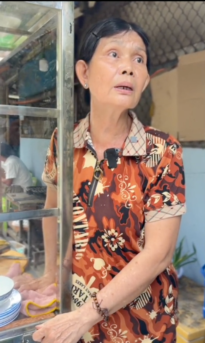 Nghệ sĩ Thanh Như Nguyệt vất vả mưu sinh, trang trải cuộc sống tuổi xế chiều. 