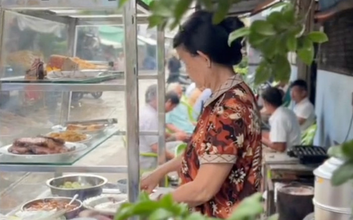 Nữ nghệ sĩ nổi tiếng một thời nay đi bán cơm tấm mưu sinh qua ngày ở TP HCM Ảnh 2
