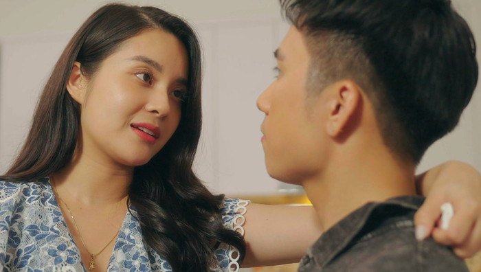 Diễn viên Hoàng Linh Chi nhận về nhiều sự quan tâm của cộng đồng mạng khi vào vai mẹ đơn thân, muốn làm tiểu tam trơ trẽn trong phim Sao Kim bắn tim Sao Hỏa. 