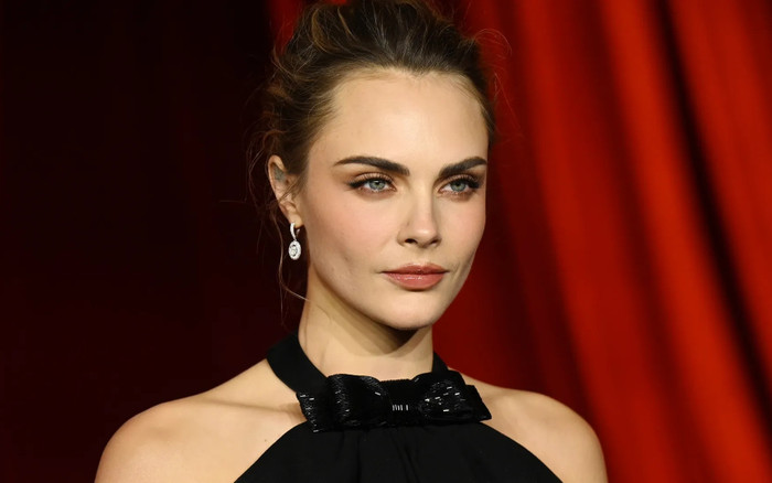 Cara Delevingne đánh thức vẻ đẹp cổ điển với kiểu mái Audrey Hepburn Ảnh 2
