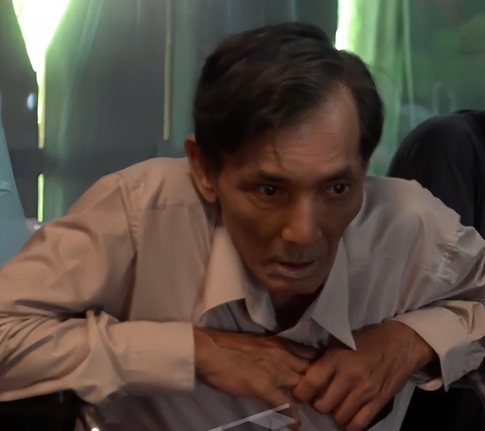 Nghệ sĩ Thương Tín ngồi xe lăn vì sức khoẻ yếu.