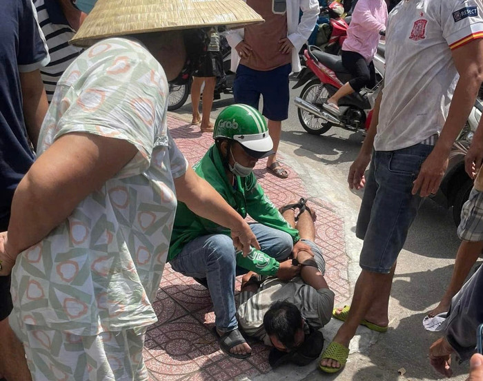 Hành động dũng cảm của tài xế công nghệ, ngăn chặn vụ trộm xe máy ngay trên phố.