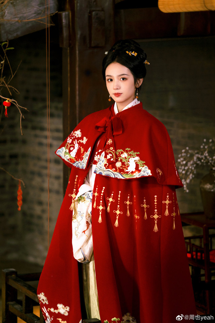 Khí chất cổ trang 'không đùa được đâu' của Châu Dã.