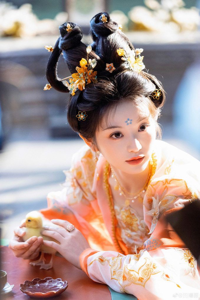 Điền Hi Vi được mệnh danh là búp bê cổ trang. 