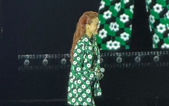 Nữ ca sĩ bị khán giả đòi trả lại tiền ngay trên sân khấu Ảnh 2