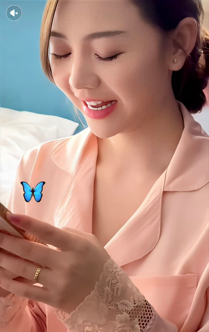 Quỳnh Kool vô tình để lộ nhẫn lạ giữa tin đồn lên xe hoa.