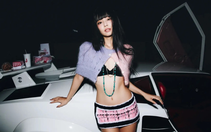 Nữ ca sĩ bị chỉ trích vì mặc đồ tối kỵ dự đám cưới nhưng lý do đằng sau mới bất ngờ Ảnh 2