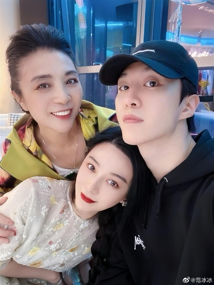 Phạm Thừa Thừa bị chỉ trích cậy tiếng và quyền của chị gái Phạm Băng Băng.