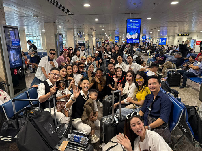 Chồng cũ Nhật Kim Anh tình tứ bên bạn gái Á hậu Ảnh 1