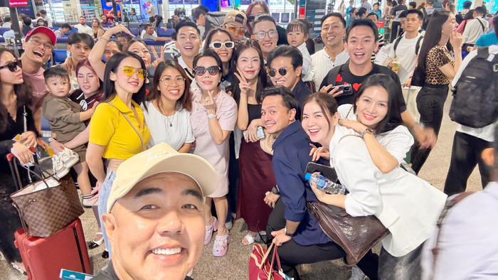 Chồng cũ Nhật Kim Anh tình tứ bên bạn gái Á hậu Ảnh 5