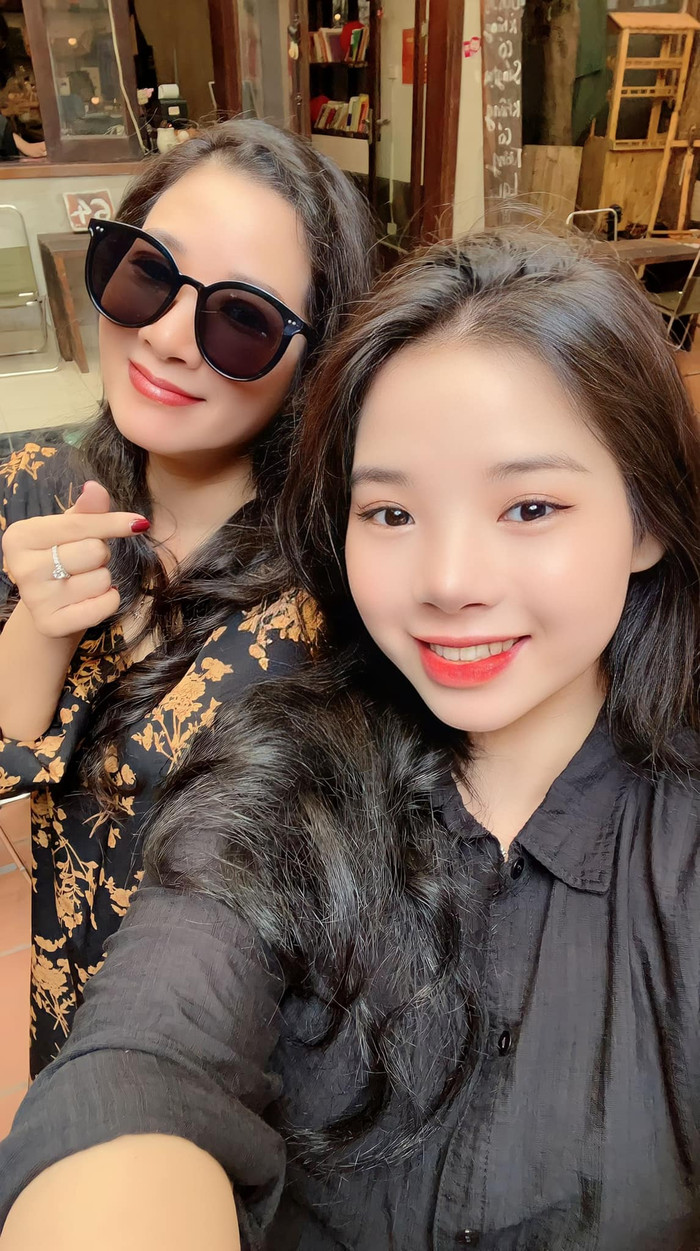 Thanh Thanh Hiền và con gái. 